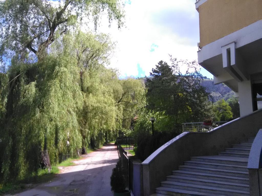 Hotel Dinara Livno Exteriör bild