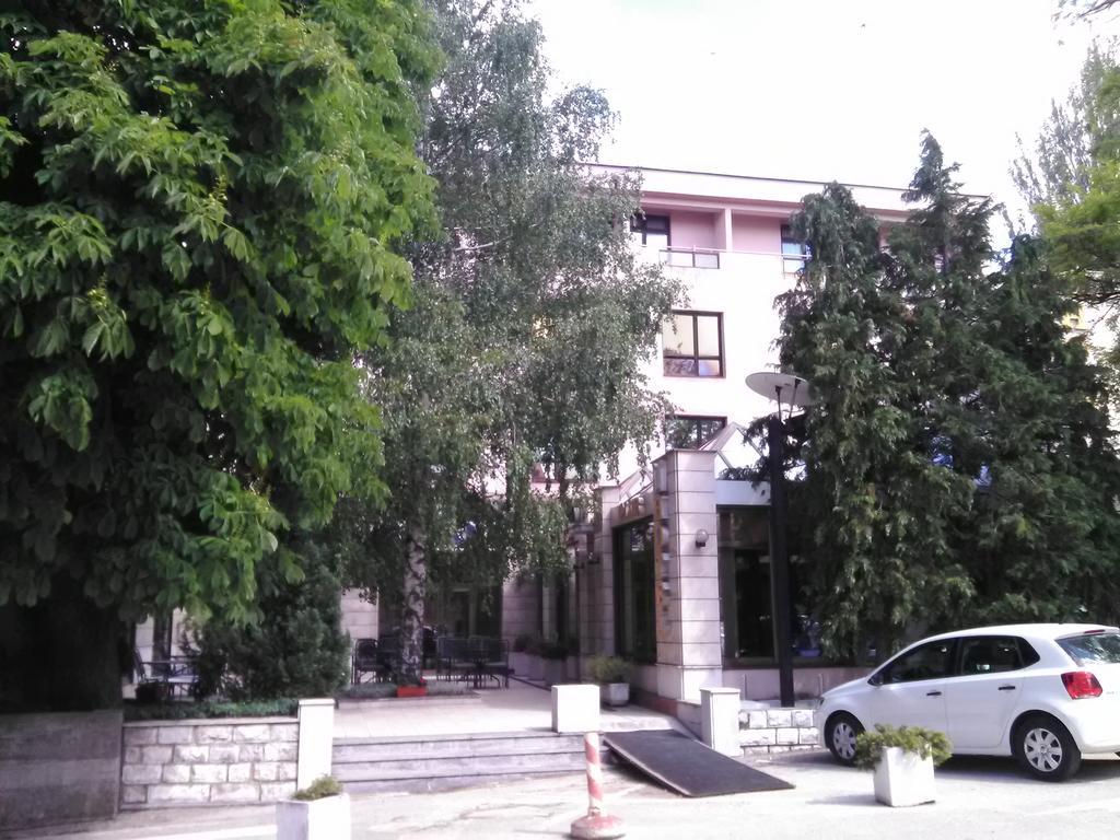 Hotel Dinara Livno Exteriör bild